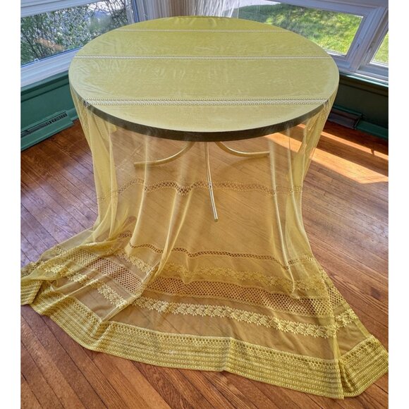 Vintage 70s curtain, muted lime green, open weave embroidered daisies, 1 panel - Picture 4 of 10